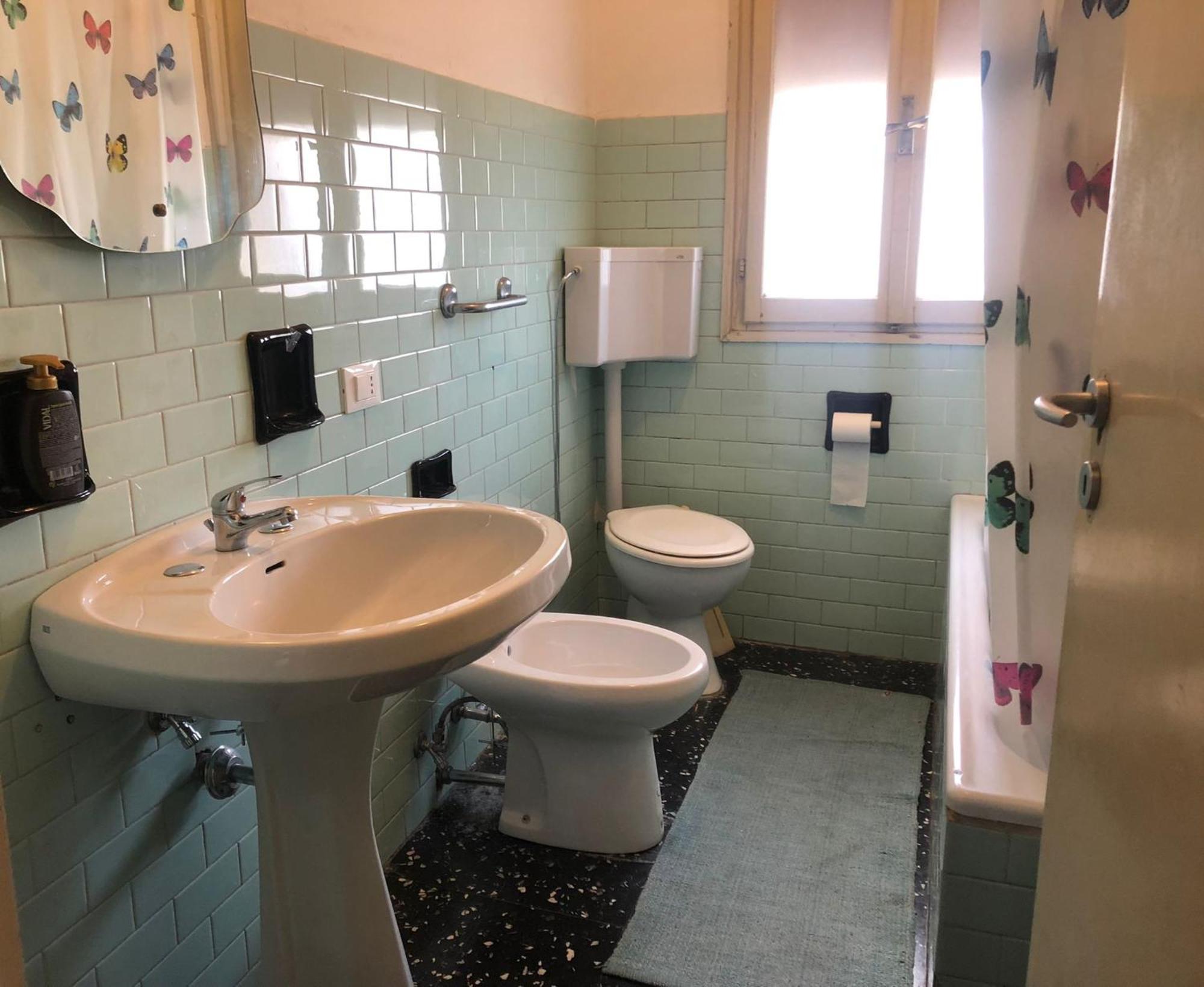 Venice Treviso Airport Bed ภายนอก รูปภาพ Bathroom in Italy